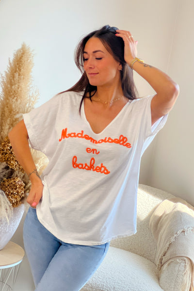 T-Shirt "Mademoiselle en Baskets" Blanc/Orange (9226232004933)