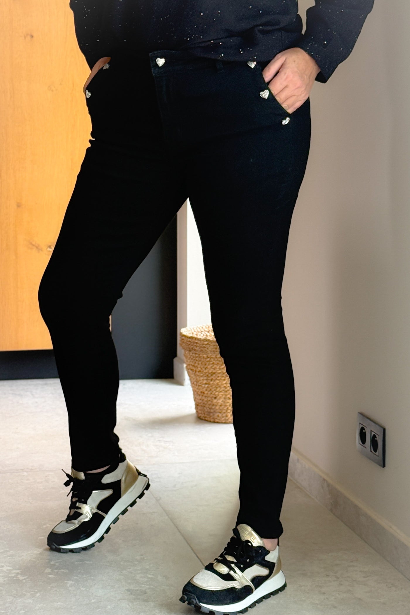 Jeans Noir à Boutons Cœurs