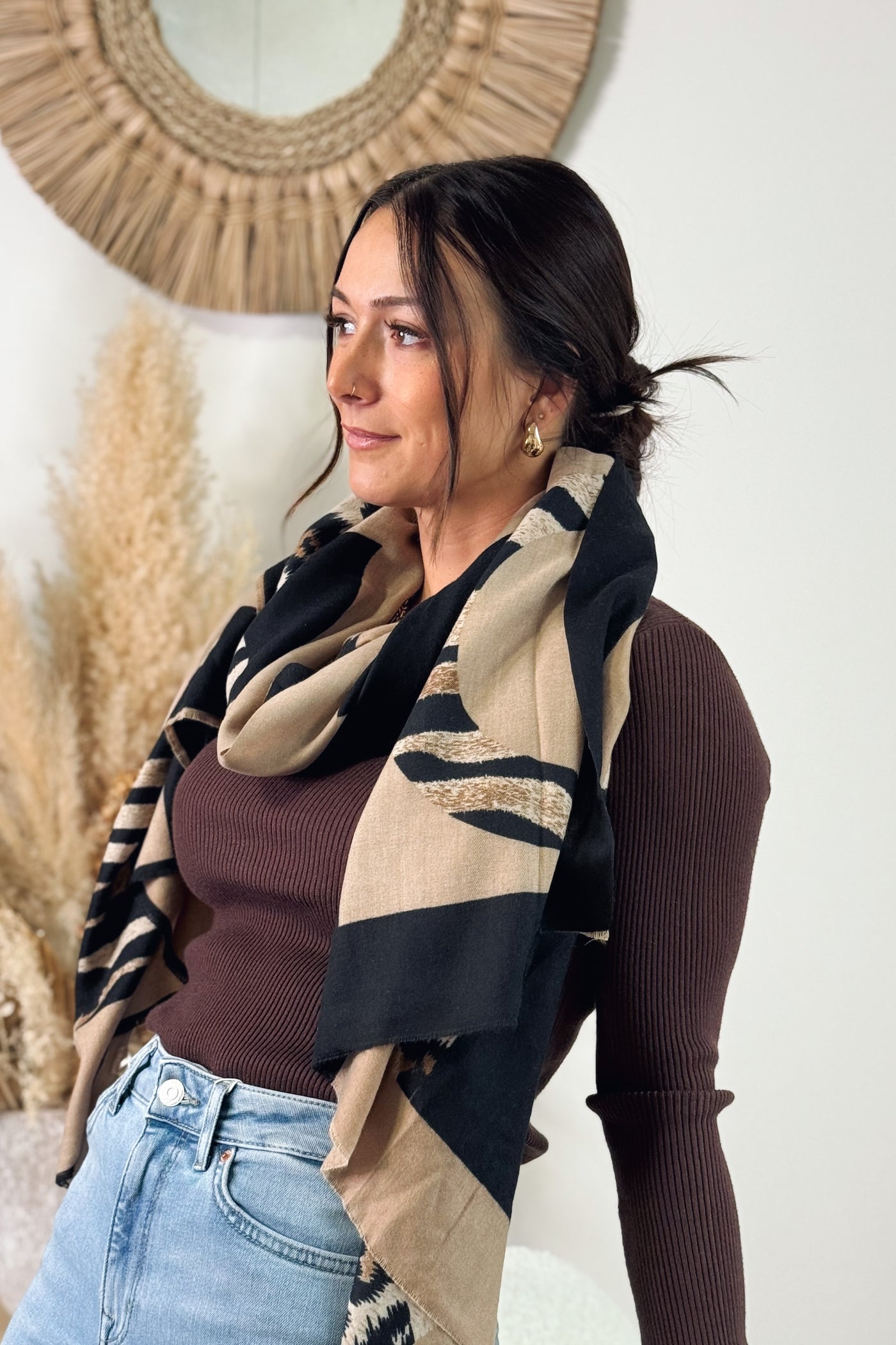 Echarpe A Motifs Noir Et Camel