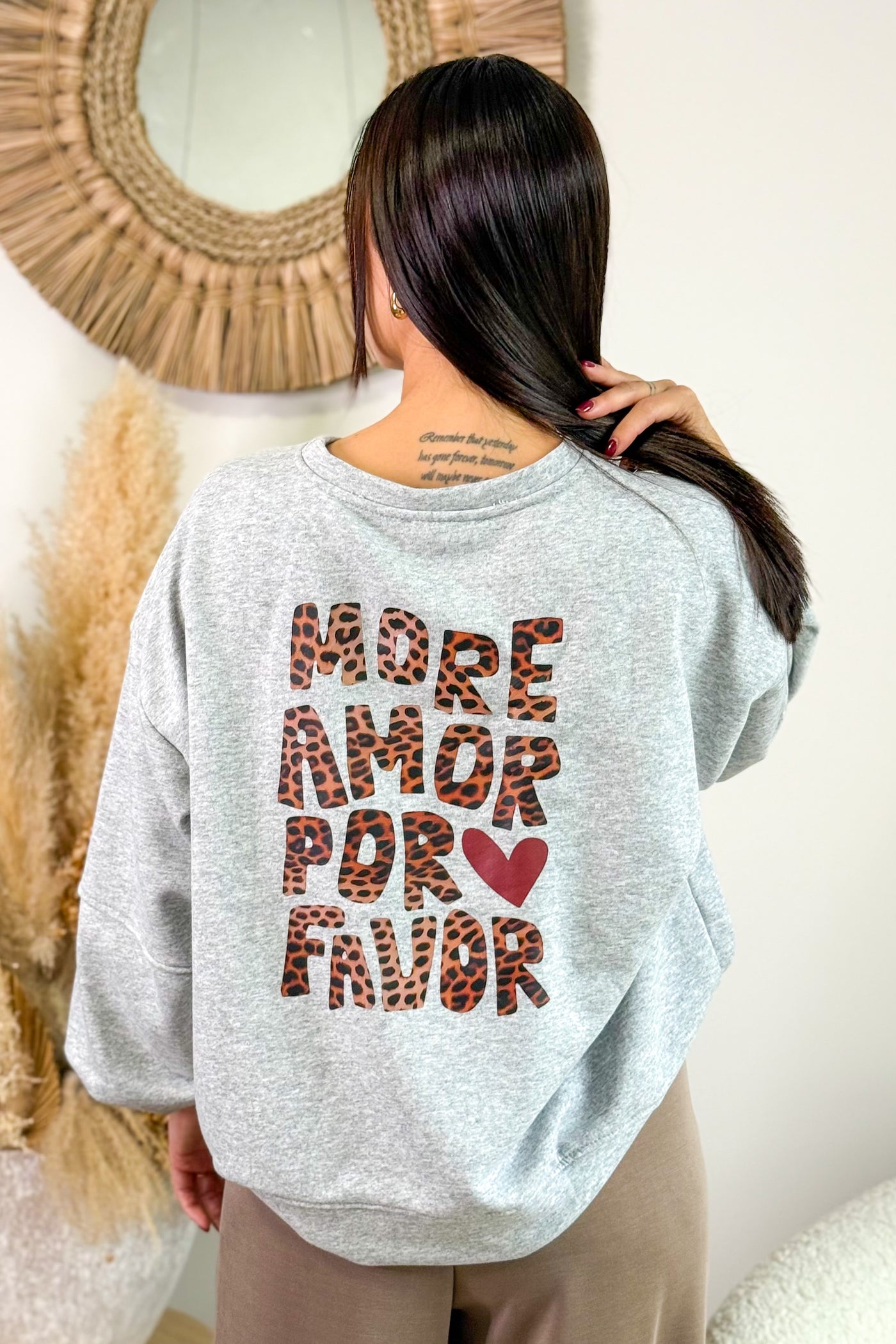 Sweat " More Amor..." Gris